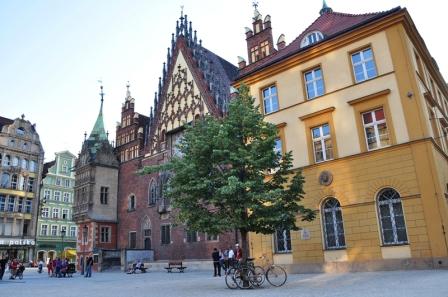 Fachada principal del viejo Ayuntamiento de Wroclaw